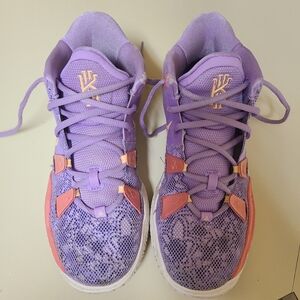 Kyrie 7 Daughter Shoes size 6Y